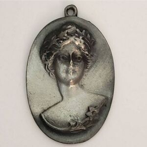 VINTAGE VICTORIAN Pewter Cameo Pendant